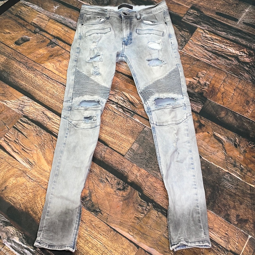 Distressed KDNK stretch jeans with many unique features.  32 x
